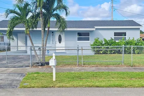 3285 NW 13th St, Lauderhill FL 33311