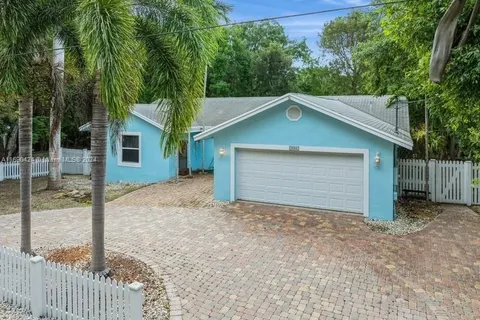 694 Dolphin Ave, Key Largo FL 33037