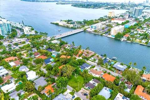 7701 Coquina Dr, North Bay Village FL 33141