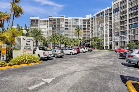 800 Parkview Dr # 131, Hallandale Beach FL 33009