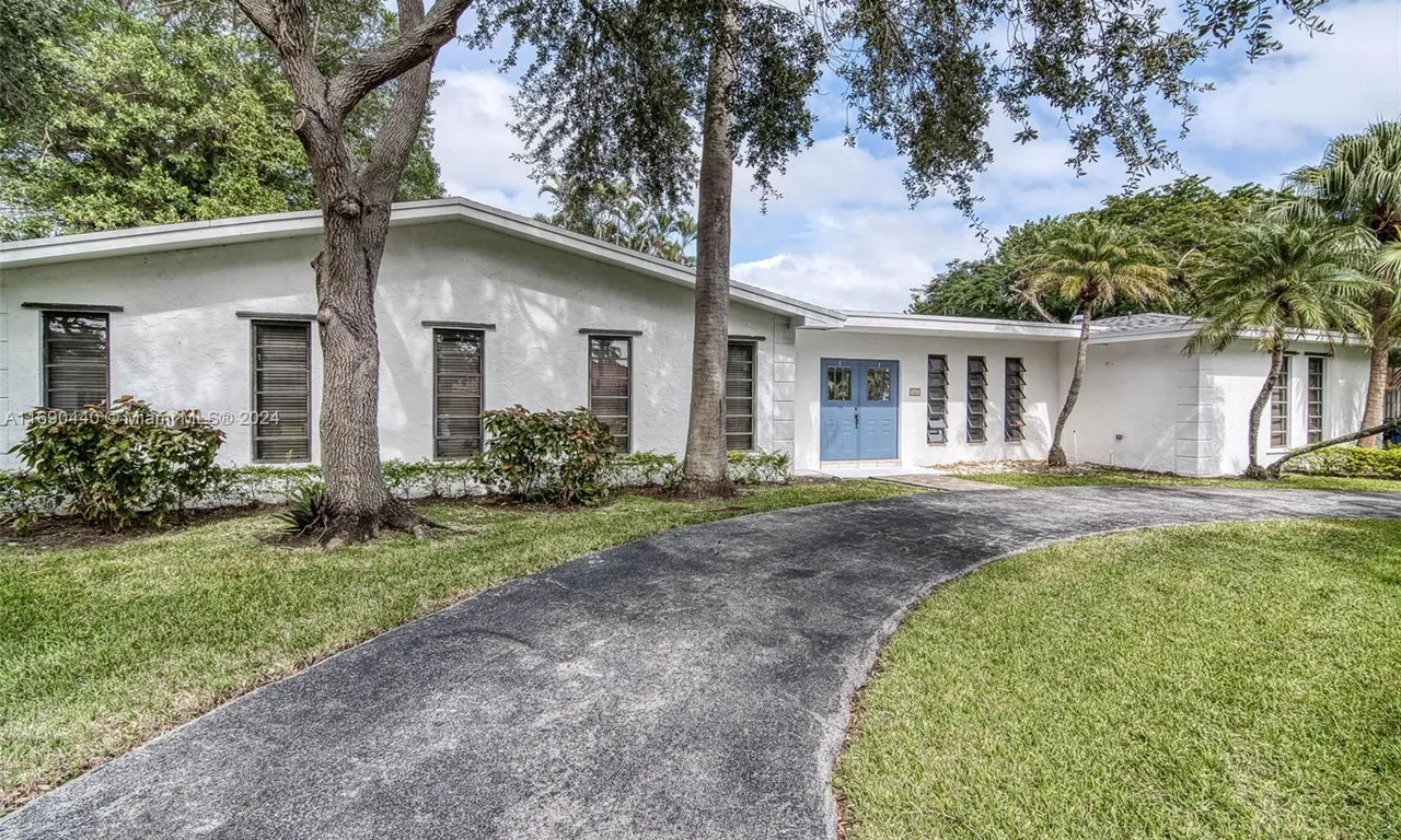 7805 SW 165th St, Palmetto Bay FL 33157