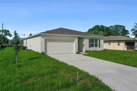 811 SE Seahouse Dr, Port St. Lucie FL 34983