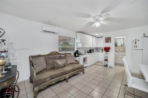 220 E 61st St, Hialeah FL 33013