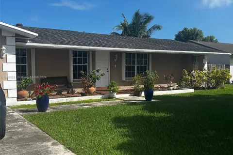 16331 SW 104th Ave, Miami FL 33157