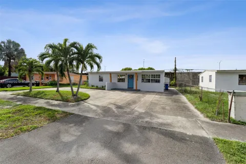 1806 Lauderdale Manor Dr, Fort Lauderdale FL 33311