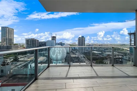 851 NE 1st Ave # 1606, Miami FL 33132