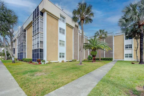 3020 NE 16th Ave # 306, Oakland Park FL 33334