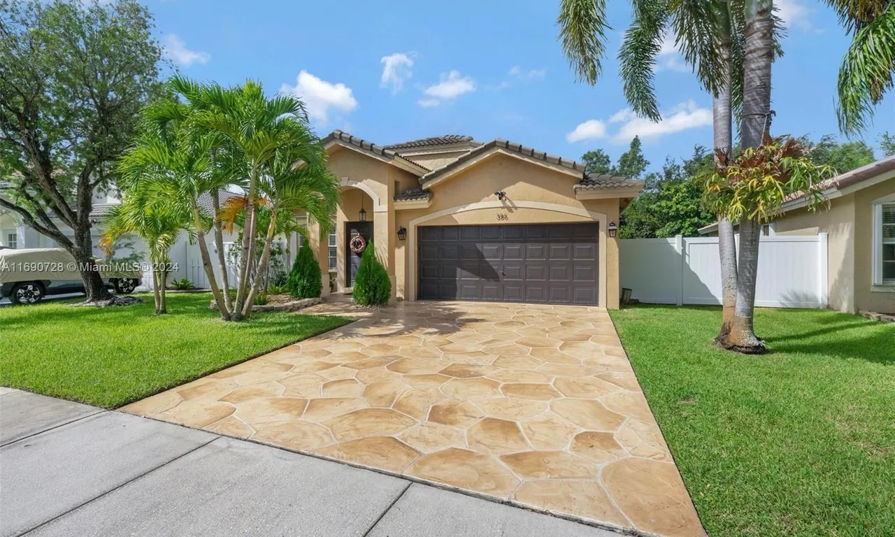 386 SW 206th Ave, Pembroke Pines FL 33029