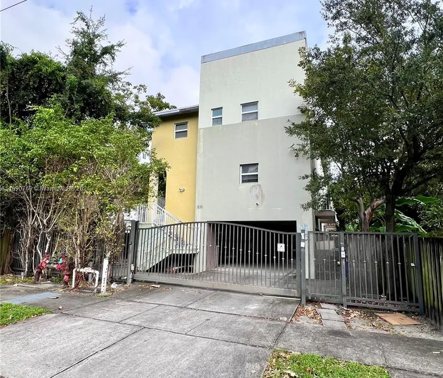 1235 NW 9th Ave # 6, Miami FL 33136