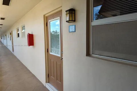 3405 NW 48th Ave # 610, Lauderdale Lakes FL 33319