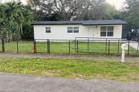 1270 NE 207th Ter, Miami FL 33179