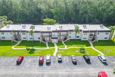 110 Lake Meryl Dr # 213, West Palm Beach FL 33411