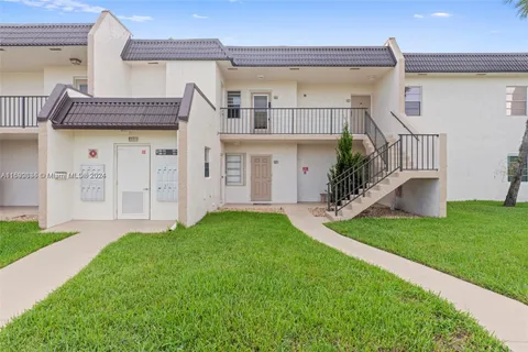 110 Lake Meryl Dr # 213, West Palm Beach FL 33411