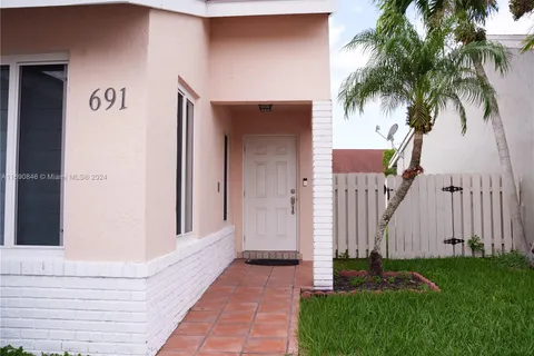 691 shiloh terr, Davie FL 33325