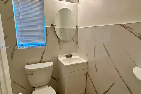 121 SW 5th Ct # 1, Dania Beach FL 33004
