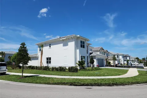 9337 Crestview Cir, Palm Beach Gardens FL 33412