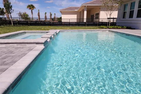 9337 Crestview Cir, Palm Beach Gardens FL 33412