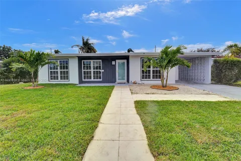 912 SE 16th Pl, Deerfield Beach FL 33441