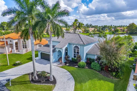 6881 W Longbow Bnd, Davie FL 33331