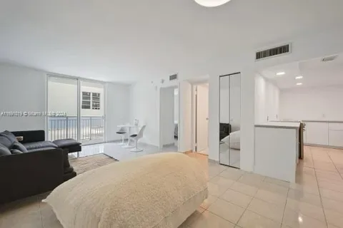 6969 Collins Ave # 305, Miami Beach FL 33141