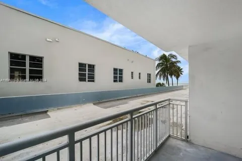 6969 Collins Ave # 305, Miami Beach FL 33141