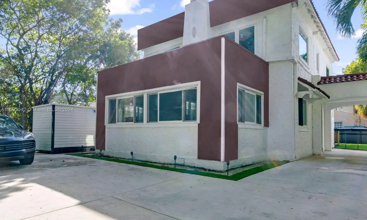 2402 Alton Rd, Miami Beach FL 33140