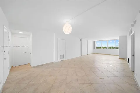 5005 Collins Ave # 607, Miami Beach FL 33140