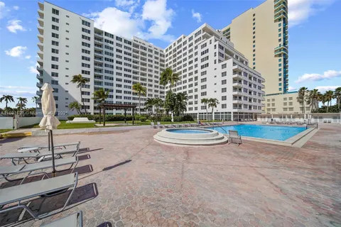 5005 Collins Ave # 607, Miami Beach FL 33140