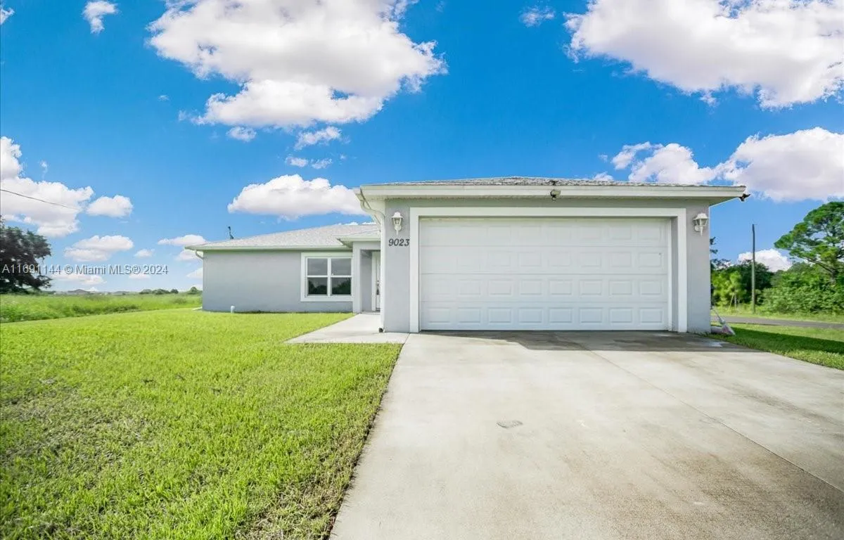 9023 W Crow Circle, La Belle FL 33935