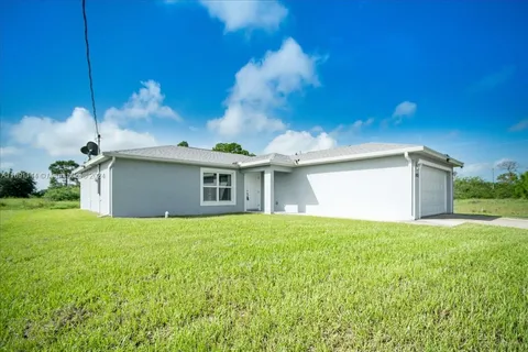 9023 W Crow Circle, La Belle FL 33935