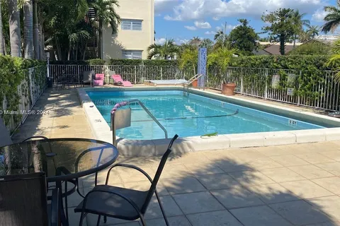 1100 NE 1st Ct # 209, Hallandale Beach FL 33009