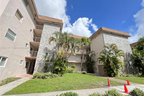 8161 SW 24 ct # 304, Davie FL 33324