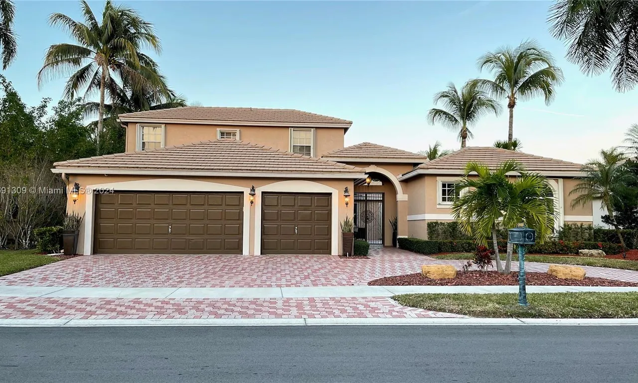 2488 SW Eagle Run Dr, Weston FL 33327