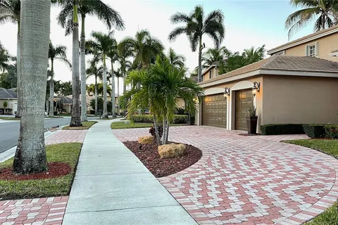 2488 SW Eagle Run Dr, Weston FL 33327