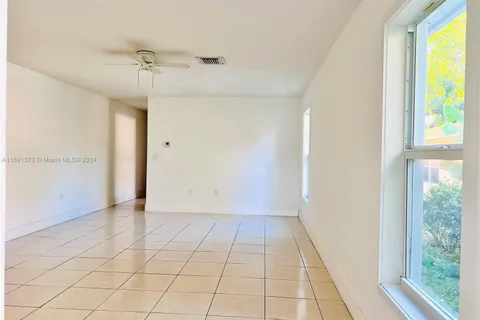 527 SW 2nd Ct # 527, Pompano Beach FL 33060