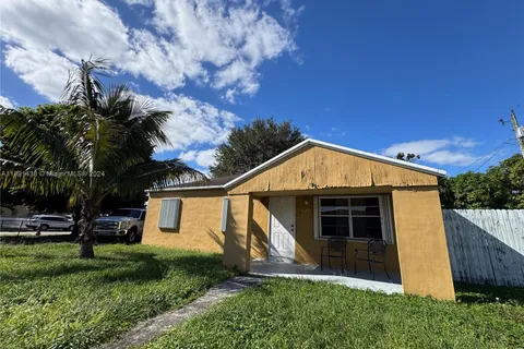 120 NE 7th Ave, Hialeah FL 33010