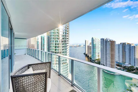 200 Biscayne Boulevard Way # 3307, Miami FL 33131