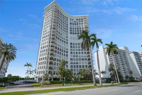 5660 Collins Ave # 15B, Miami Beach FL 33140