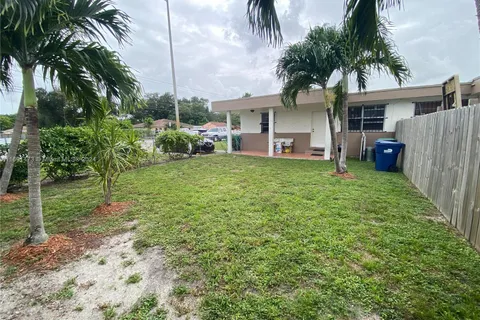 3235 NW 46th St, Miami FL 33142