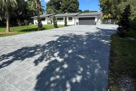 14691 SW 20th St, Davie FL 33325