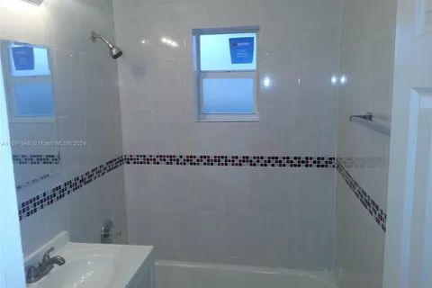 715 SW 10th St # 4, Dania Beach FL 33004