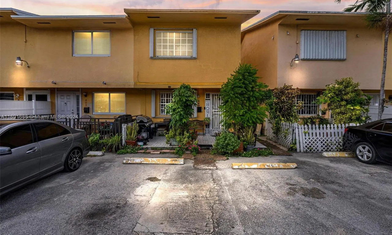 649 W 68th St # 649, Hialeah FL 33014