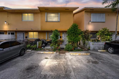 649 W 68th St # 649, Hialeah FL 33014