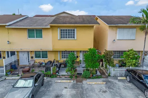 649 W 68th St # 649, Hialeah FL 33014