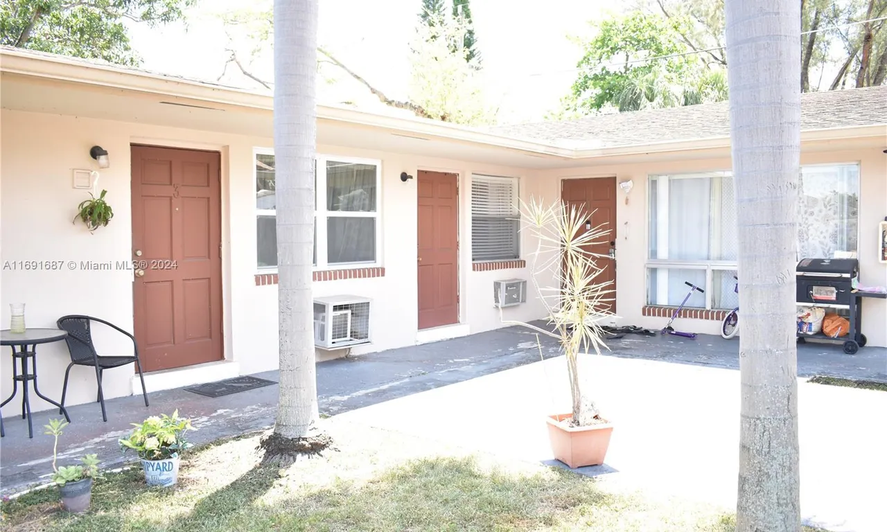 55 SW 13th # 2, Dania Beach FL 33004