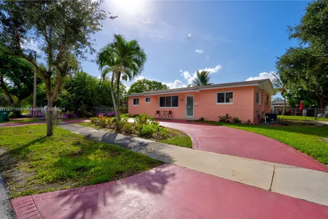 10610 SW 203rd Ter, Cutler Bay FL 33189