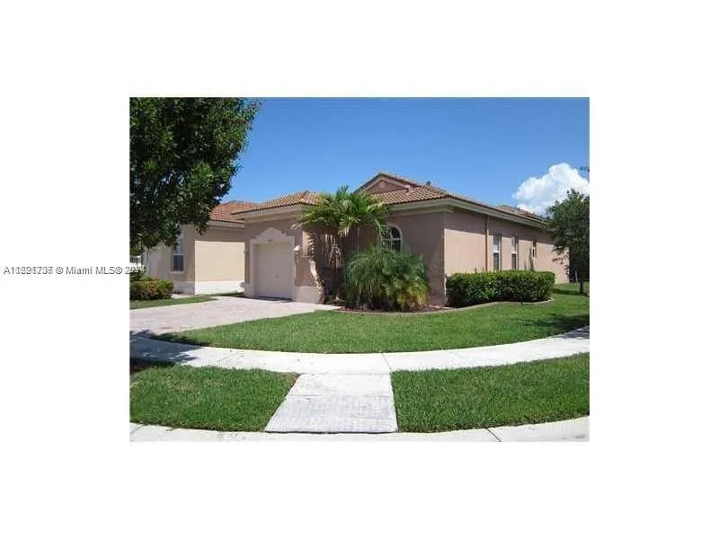 982 NE 37th Pl, Homestead FL 33033