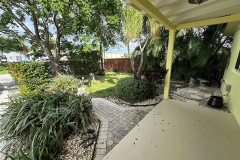 306 W Palm St, Lantana FL 33462