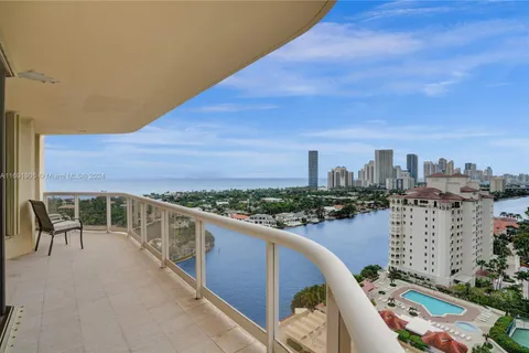 20191 E Country Club Dr # 2009, Aventura FL 33180