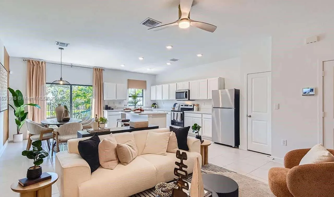 876 NW 3rd Way, Pompano Beach FL 33060